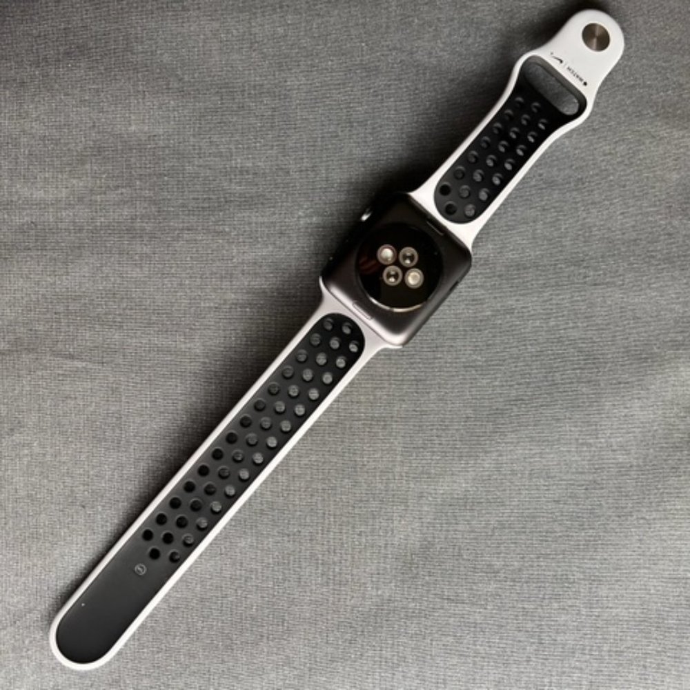 Watch Series 3 Nike+ Aluminum 42MM Cellular - Picture 2 of 4